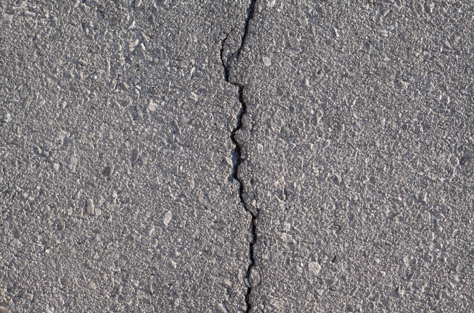 Weather Warriors – How Knoxville’s Climate Impacts Driveway Cracks